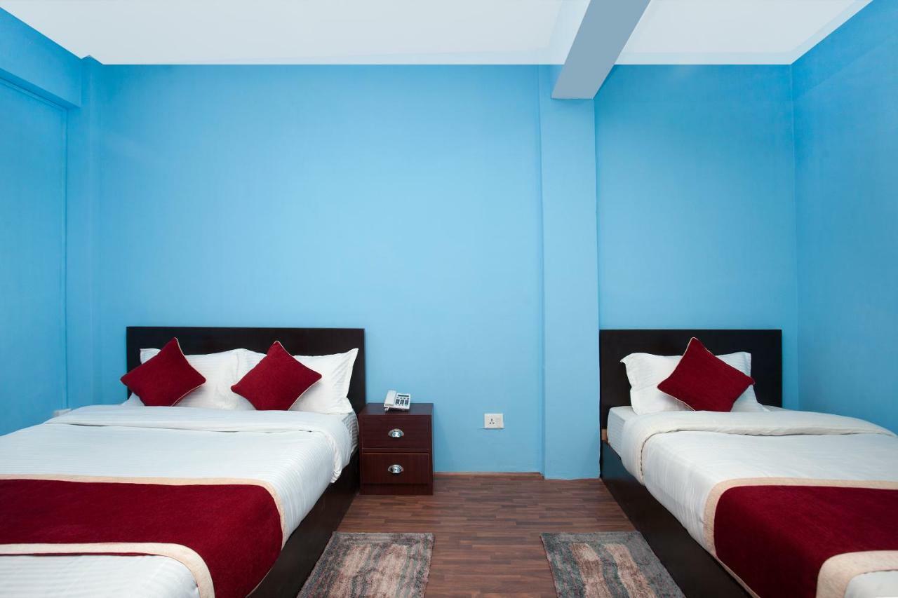 Hotel Crossroads Катманду Экстерьер фото