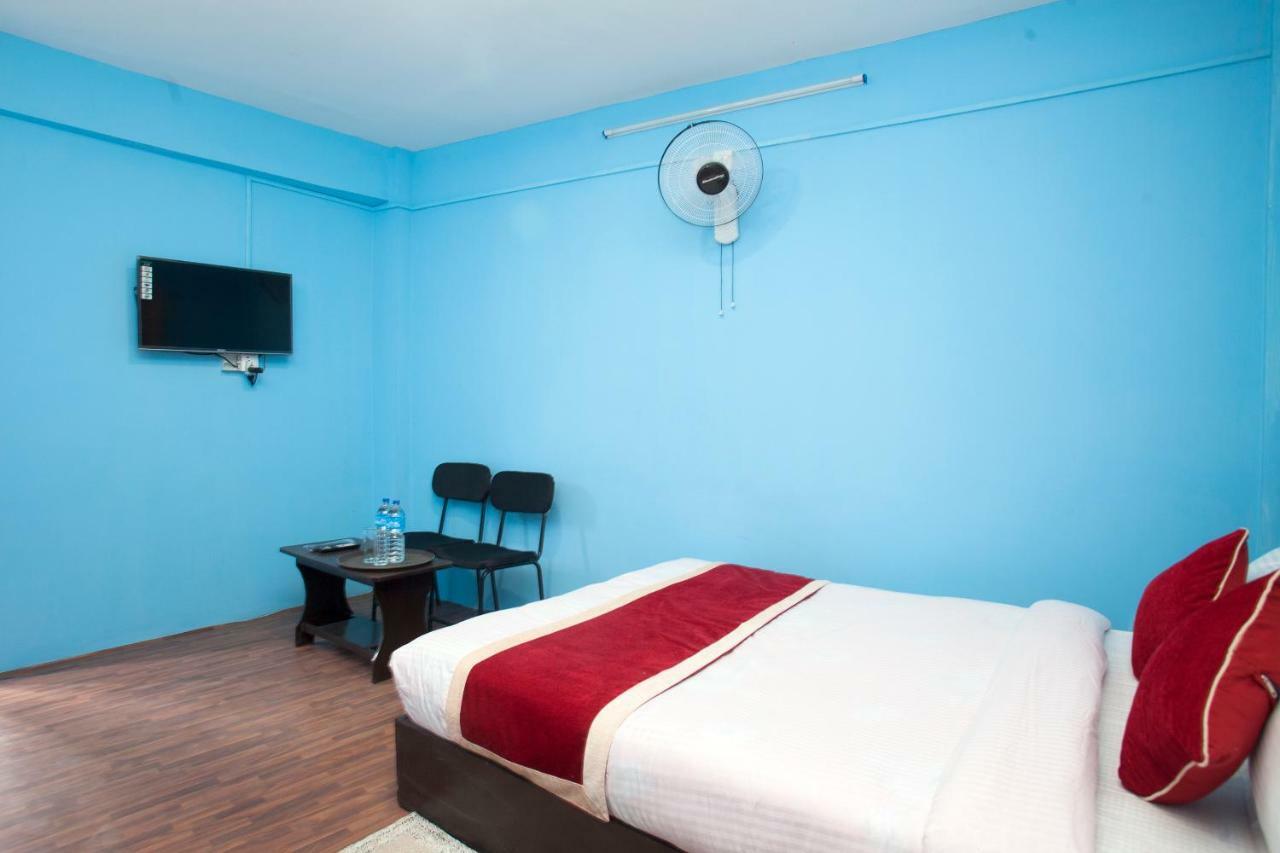 Hotel Crossroads Катманду Экстерьер фото