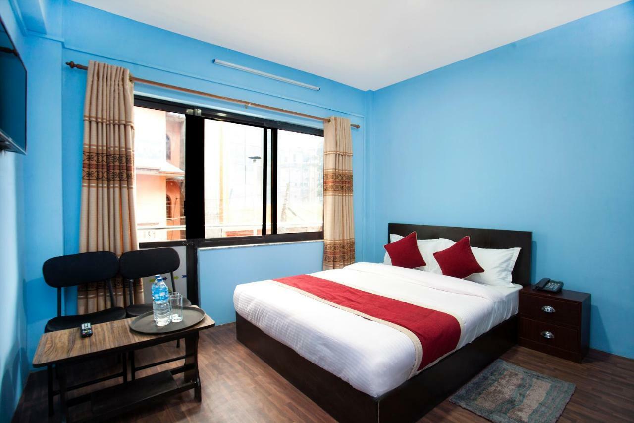 Hotel Crossroads Катманду Экстерьер фото