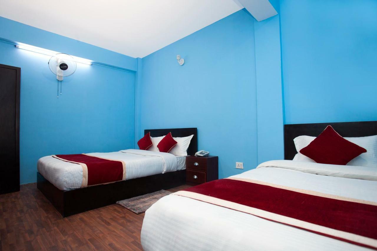 Hotel Crossroads Катманду Экстерьер фото